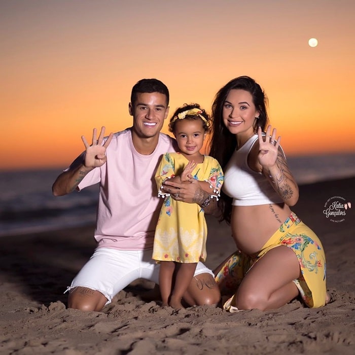 P.hilippe Coutinho cùng vợ và con gái